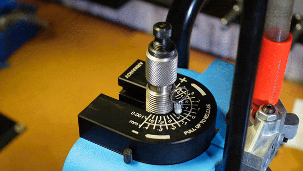 Armanov lock rings secure the die in place using an indexing spring plunger, allowing for quick and easy die changes by simply lifting the plunger tab.